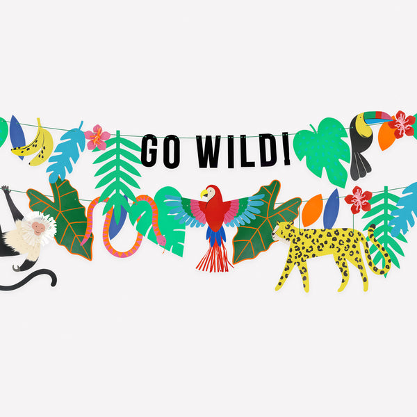 Make a jungle party look amazing with our special paper garland set featuring jungle animals, plants and leaves for a vibrant effect. Image1