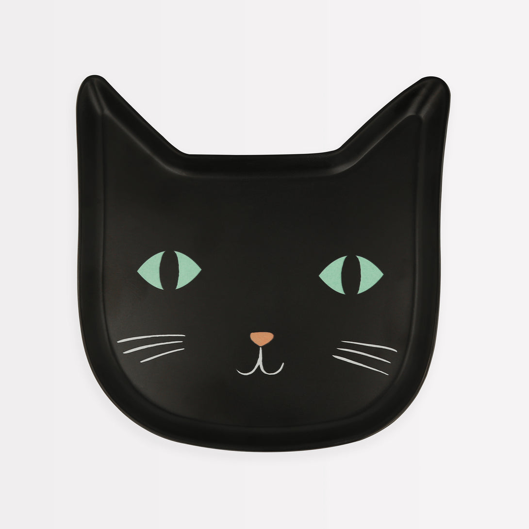 Our Halloween plate, designed as a black cat, is the ideal reusable plate.