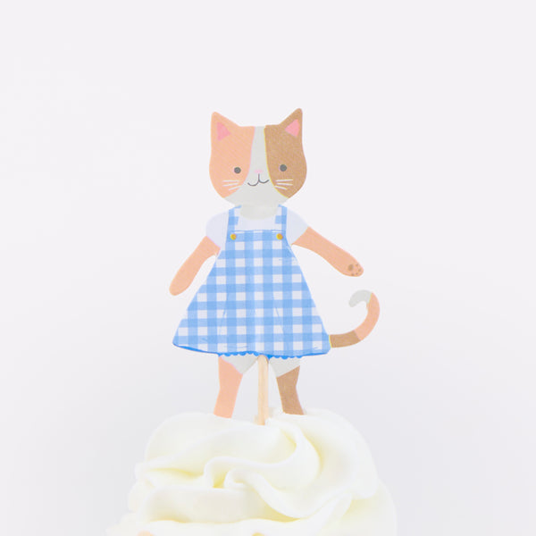 Make amazing cupcakes with our folk-inspired toppers and cupcake cases, featuring adorable kittens, flowers and strawberries. Image5