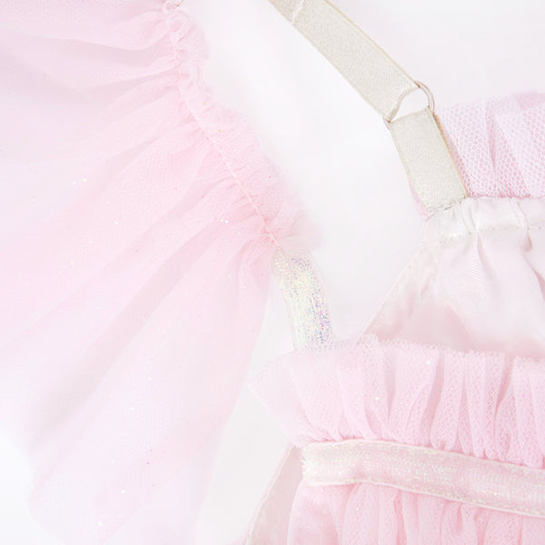 This costume, with a princess dress and hat with tassels, is perfect for a princess party. Image5