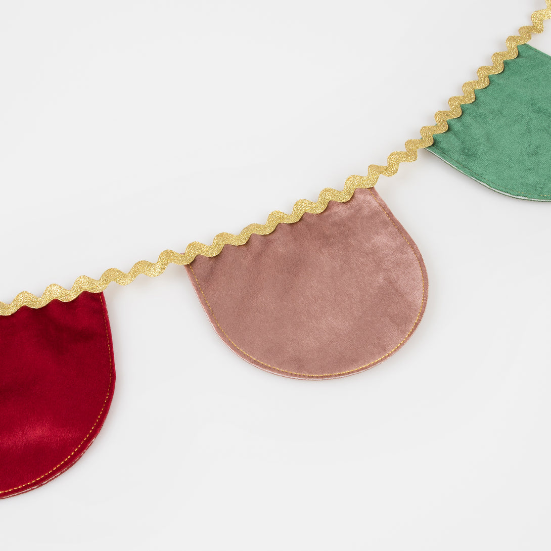 Our Christmas garland, made with luxurious velvet, is the perfect accessory for the festive season.