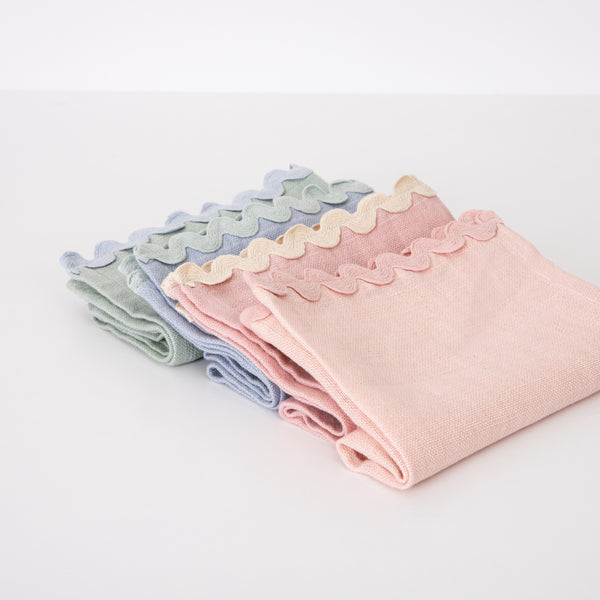 Our party napkins, with ric rac decoration, are perfect for party tableware. Image4