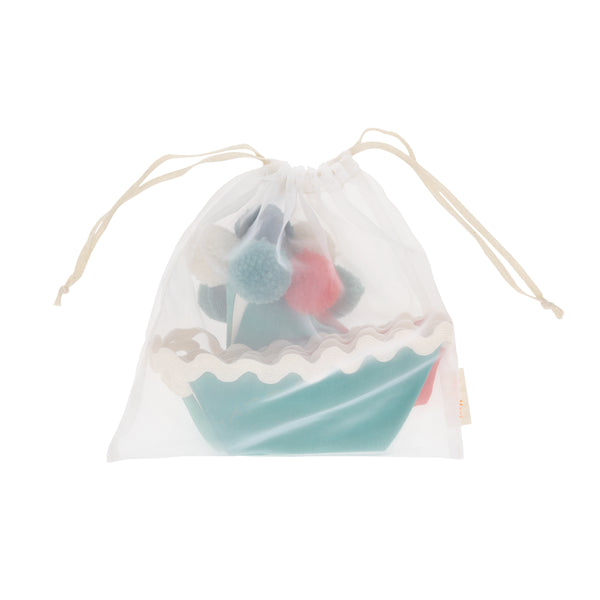 Add our fabric garland, with fun pompom details, to your Christmas party supplies as it makes an amazing and reusable decoration. Image5