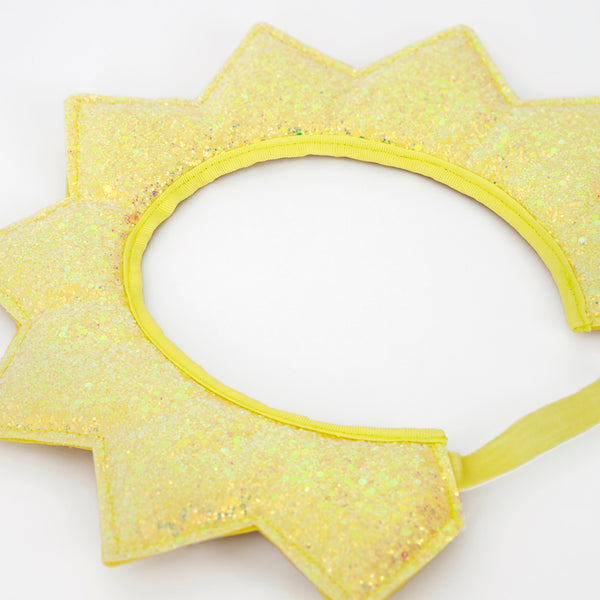 Our sun headdress is crafted from a glitter fabric and felt, with a padded filling for a fabulous 3D effect. Image2