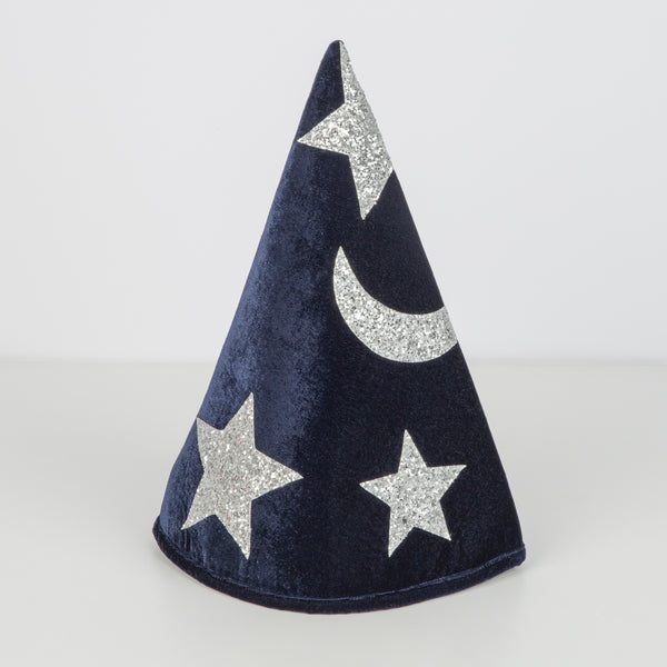 This wizard cape, wizard hat and star wand set, crafted from blue velvet and silver glitter fabric, is a fabulous costume for boys. Image4