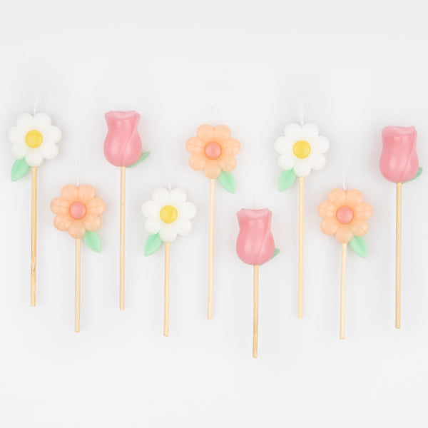 Use our pastel floral candles as birthday cake decorations for a pretty look. Image2