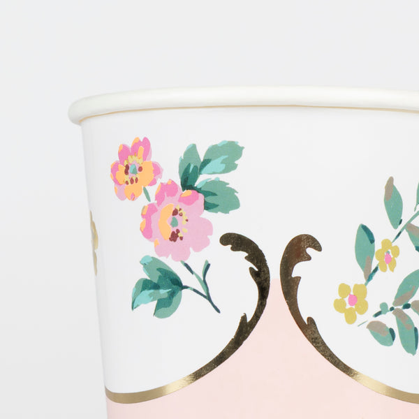 Our party cups, made from high-quality paper, feature pretty posies, pastel pink tones and shiny gold foil details. For hot or cold drinks. Image3