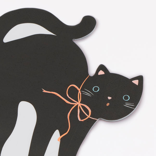 Unsere Halloween-Party-Servietten in Form einer schwarzen Katze verleihen Ihrem Partytisch einen verspielten Look und sind auch für den praktischen Gebrauch perfekt geeignet. Bild3