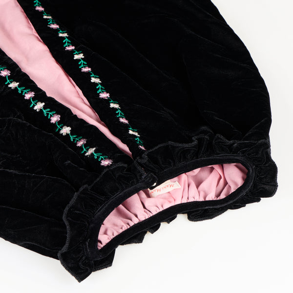Our witch costume, made from luxurious black velvet with an embroidered floral design, features a cape, hat and a star topped wand. Image4