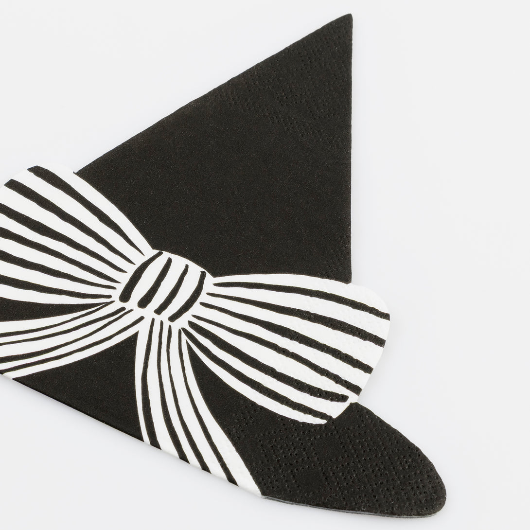 Our Halloween napkins are made in the shape of a witch hat with elegant striped bow, ideal to add to your Halloween party supplies. Image3