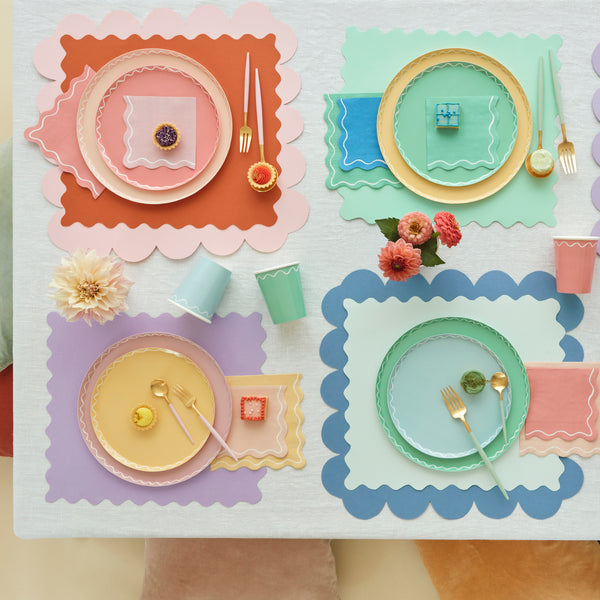 Our paper dinner plates come in a variety of colours to make your party table look amazing. Image2