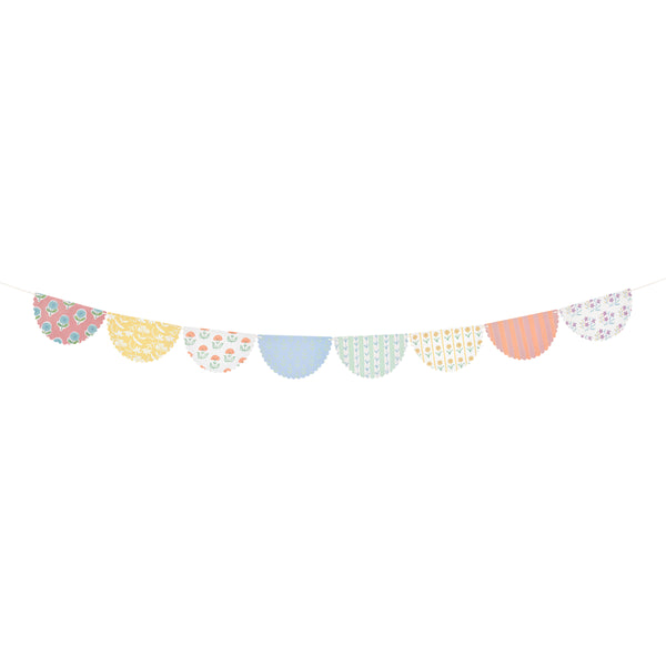 Our floral garland, made from premium paper, features summery shades, perfect to decorate a chic baby shower, birthday or garden party. Image2