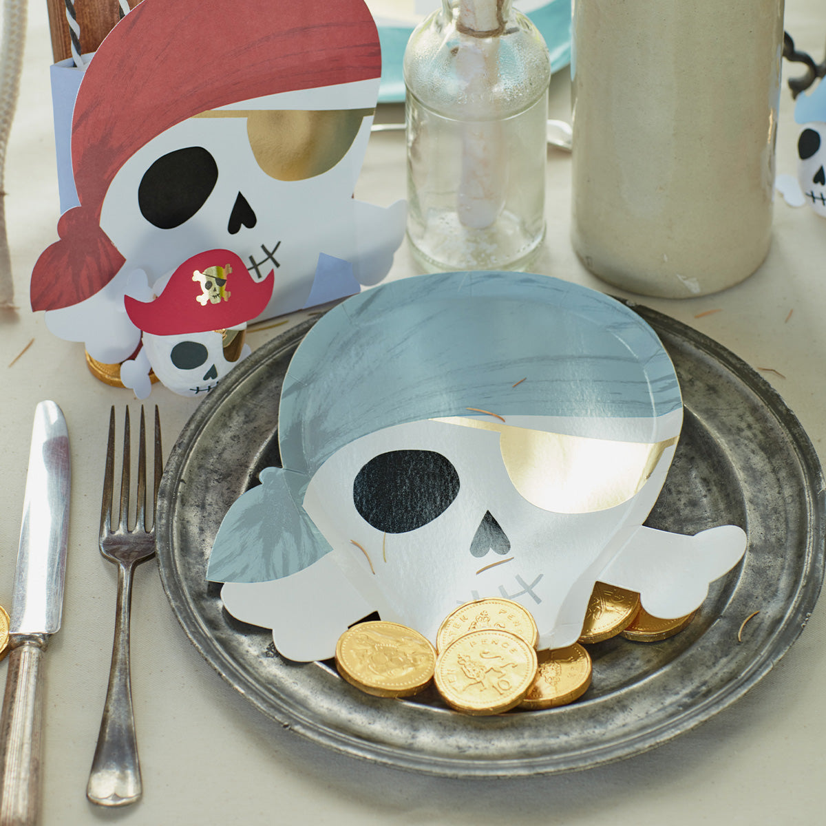 Our paper plates, perfect for a pirate birthday party, have skull and crossbone designs with colourful bandanas.