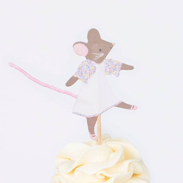 If you're looking to make baby shower cupcakes or birthday cupcakes then our animal cake toppers and floral cupcake cases are ideal. Image5