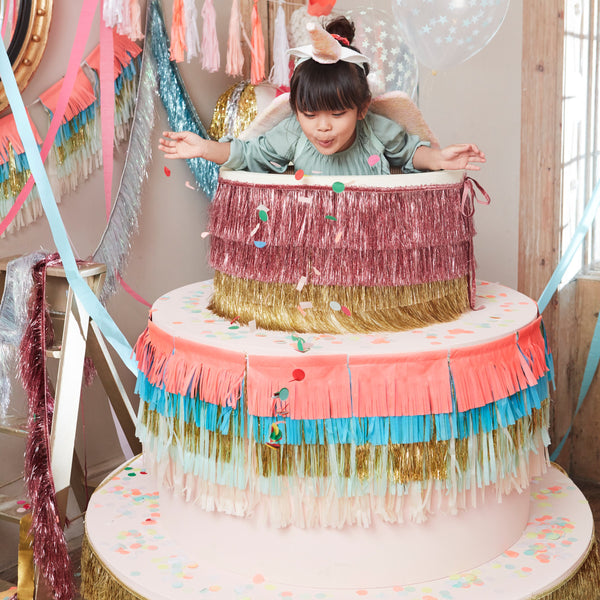 Our long tinsel garland is perfect to add a touch of shimmering pink to any party. Image4
