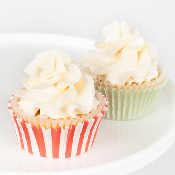 Our special Christmas party supplies include gingerbread house paper plates, party napkins, a cupcake kit and a fabulous festive garland. Image6