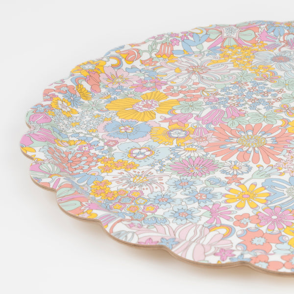 Our round tray has a floral Liberty print design, and is made from birch veneer plywood with a melamine coating, for practicality and style. Image3