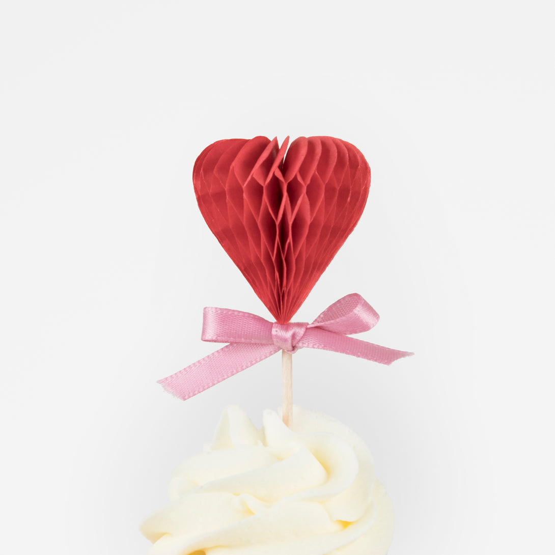 Your Valentine's cupcakes will look super sweet with our pink and red cake toppers and cupcake cases. Image5