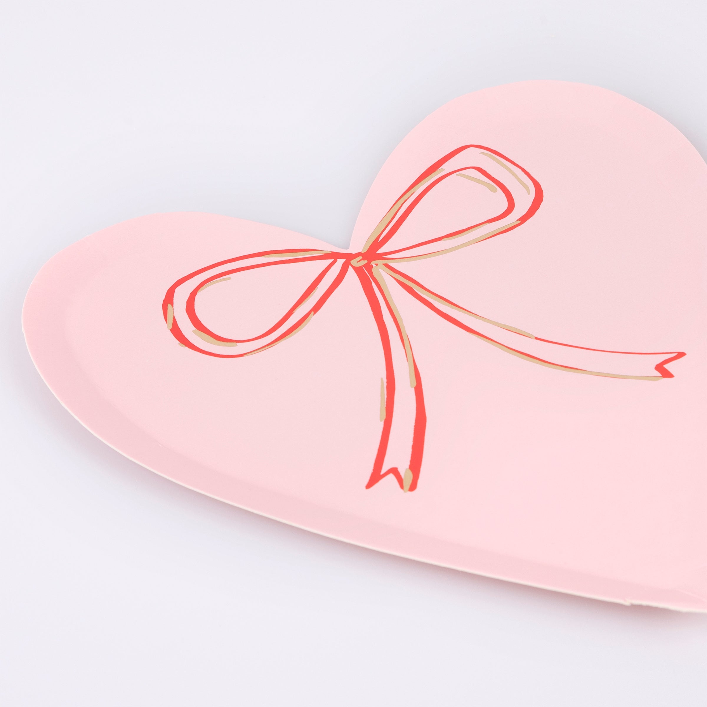 Our party plates, with red and pink hearts with on-trend bows, will look amazing for your Valentines party.