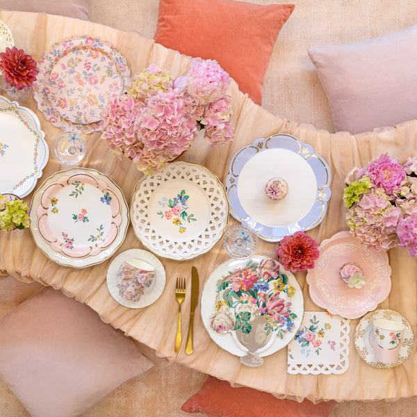 Our paper plates, in pastel pink with white ornamental designs and sculptural edges, are so elegant and sophisticated. Image2