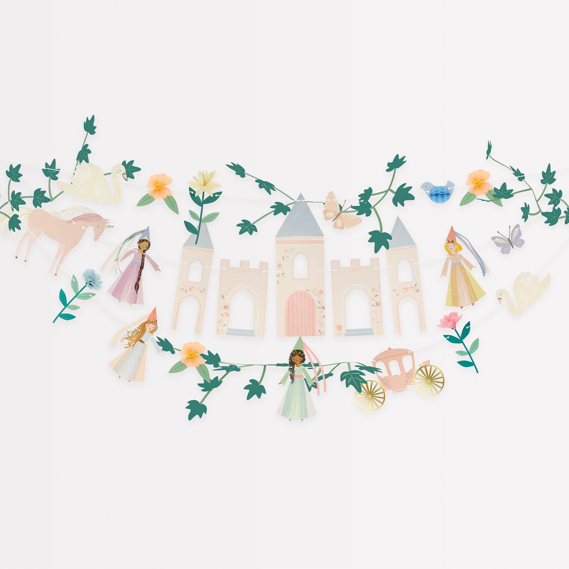 Make your princess party look amazing with our party garland featuring a magical fairy tale design.
