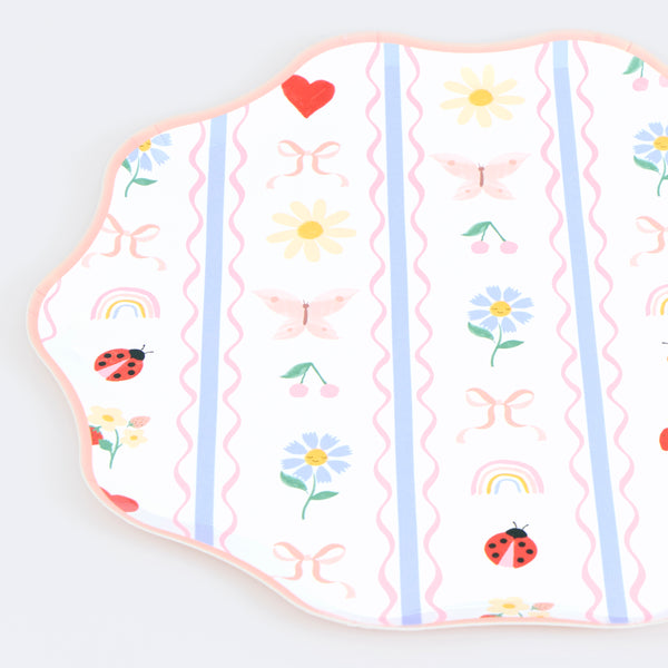 Our pretty paper plates, in a small side plate size, feature a charming textile-inspired design in soft pink, blue and red. Image3