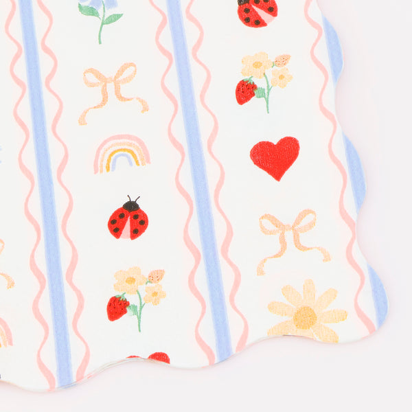 Our small paper napkins feature pretty garden-inspired designs in soft pink, blue and red, ideal as baby showers napkins and for birthdays. Image2