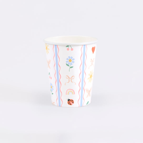 Our party cups, made from sturdy paper, are suitable for hot and cold drinks, and feature a pretty pink, blue and red design ideal for birthdays. Image1