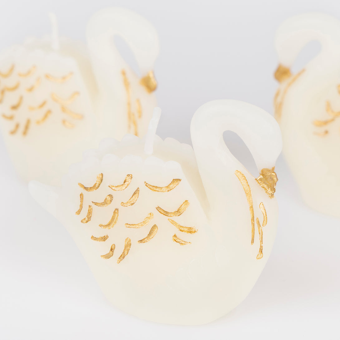 Our swan candles are perfect for elegant celebrations, like a bridal shower, or as home decorations. Image3