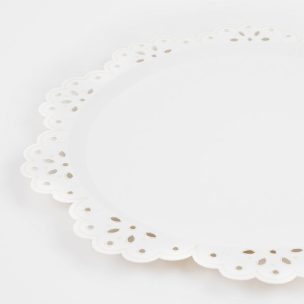 Our large party plates with pretty lace details are ideal as baby shower plates. Image3