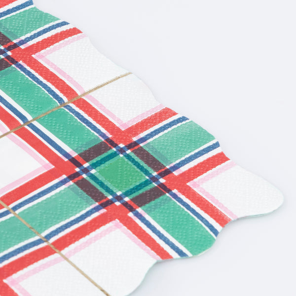 Use our paper tartan napkins, in striking festive colours, for a cosy Christmas vibe. Image2