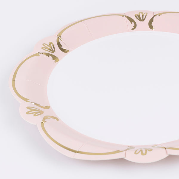 Our elegant party plates, made from high-quality paper, feature a stunning rococo design, pastel shades and shiny gold foil details. Image3