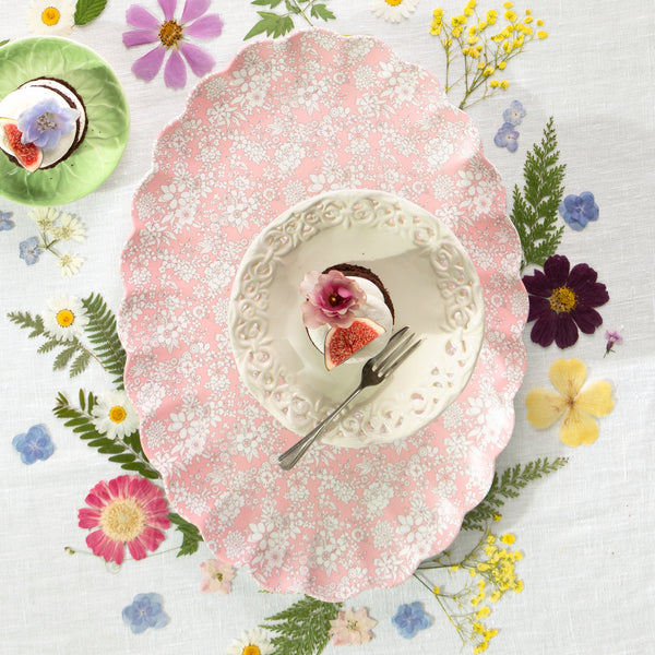 Our Liberty melamine platter features an oval moulded scalloped shape with a beautiful Liberty print design, perfect for garden parties. Image2