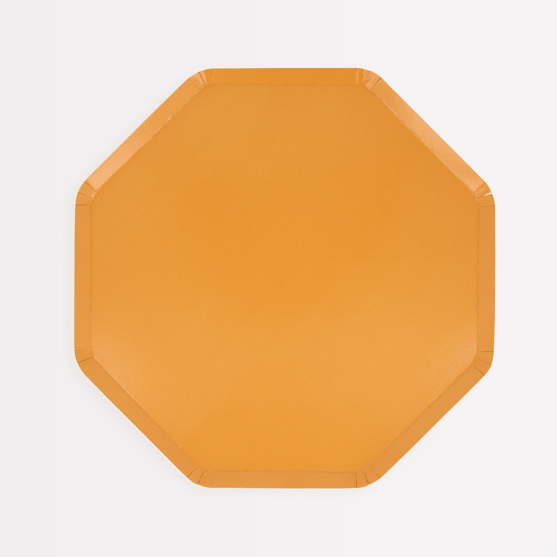 Our side plates, in a stunning yellow colour, are perfect for autumnal parties, birthdays and family meals.