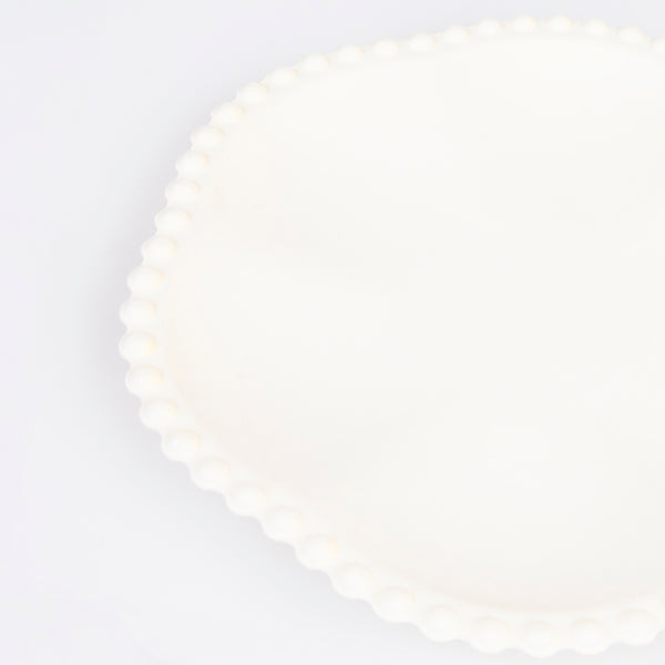 Our compostable side plates come in a natural colour with a stylish shape and decorated edge, perfect for a bridal shower or baby shower. Image3