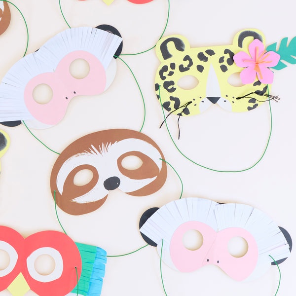 Make your guests look totally wild with our party masks, made from paper with embellishments, with four jungle animals. For ages 3+. Image4