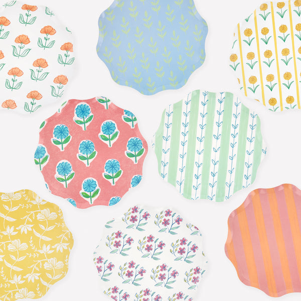 Our side plates, made from quality paper, feature pretty floral designs in summery colours, ideal for chic garden parties and birthdays. Image1