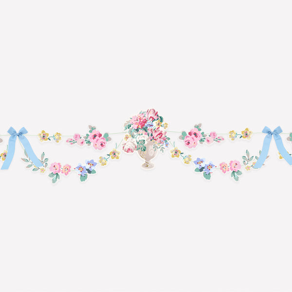 Our paper garland, with 2 strings, features a stylish rococo design in pastel colours with pretty bows, ideal for any elegant celebrations. Image1