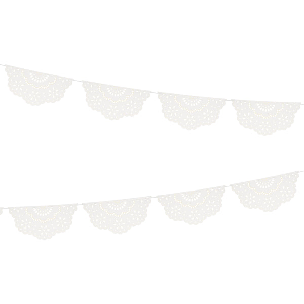 Our white party garland, with scalloped details and an embossed lace design, is ideal as a baby shower garland.