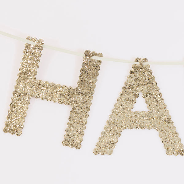 Our gold birthday garland, made from glitter fabric, is perfect to add to your birthday decorations, to reuse year after year. Image3