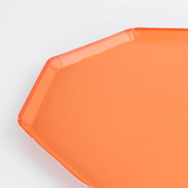 Our paper plates, in a bright papaya shade, are ideal as side plates for any party. Image3