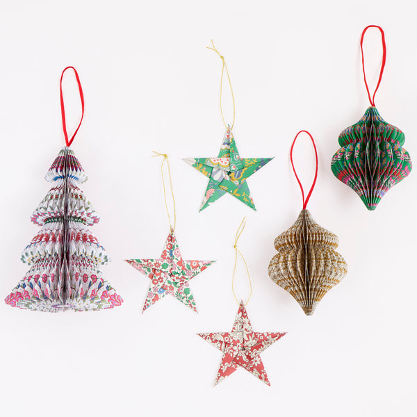 Our advent calendar is beautifully presented in a large Liberty print design box with 24 boxes inside containing stationery and decorations. Image12