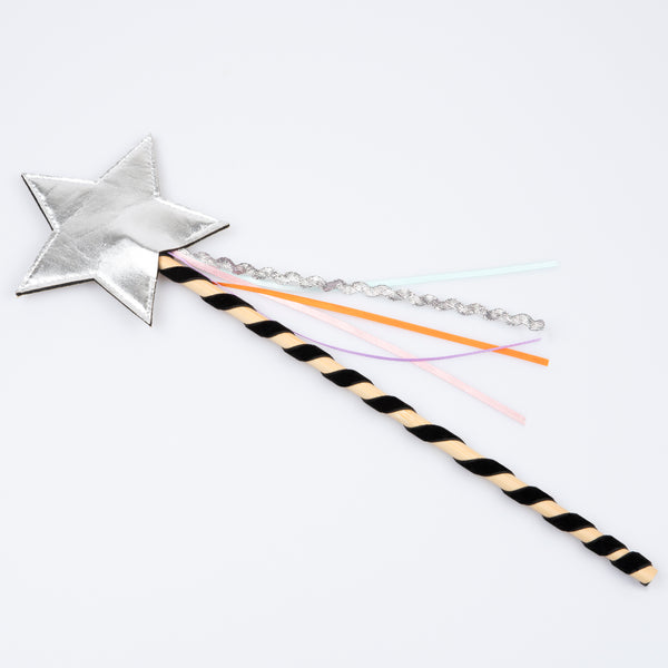 Our luxury witch costume set includes a tulle cape, an witch hat with a velvet bow and a colourful ribbon wand with a silver sequin star. Image6