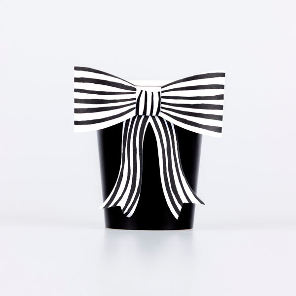 Keep your Halloween stylish with our set of Halloween party supplies including a bow garland, bow cups, witch hat plates and napkins. 