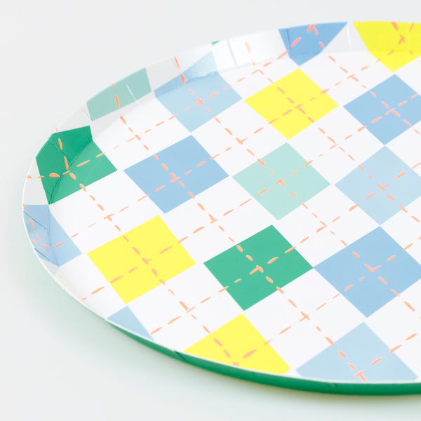 Our side plates, made from premium paper, feature a colourful argyle design, ideal for a tennis party, golf party, picnic or birthday meal. Image2