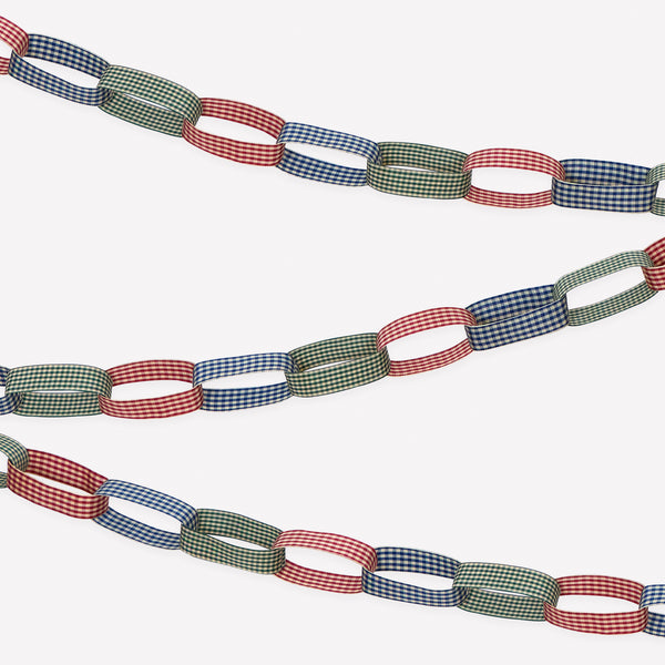 Our Christmas garland features gingham ribbons chain linked to create a current yet classic decoration for the mantel, stairs, window or table. Image1