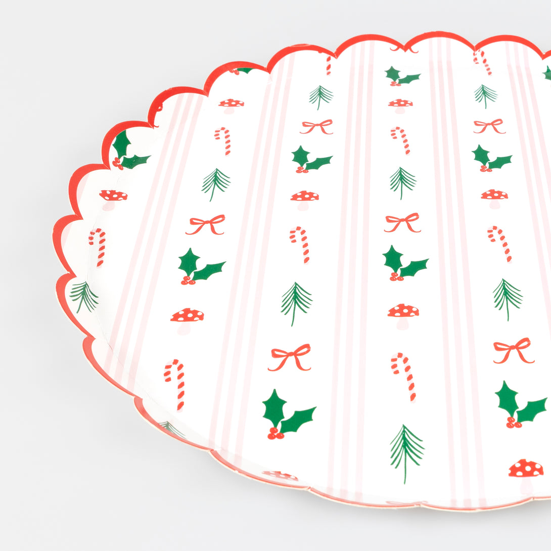 Our paper plates, with a colourful festive pattern, are perfect for your Christmas dinner or parties. Image3