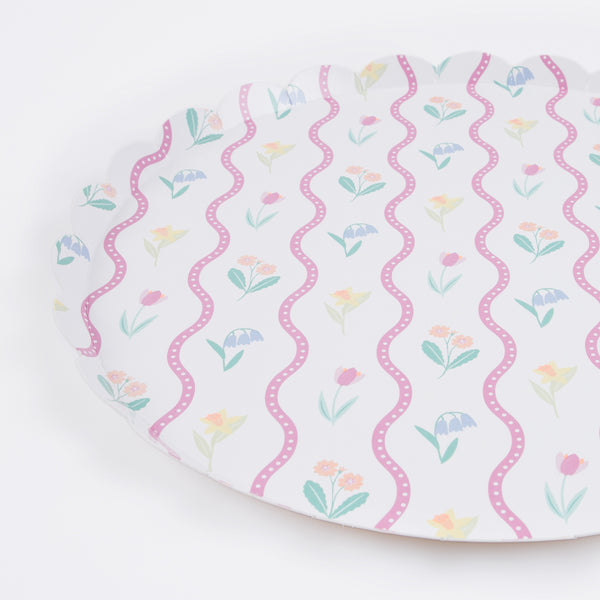 Our paper dinner plates are crafted in thick paper with a pretty floral design and pastel colours. Image3