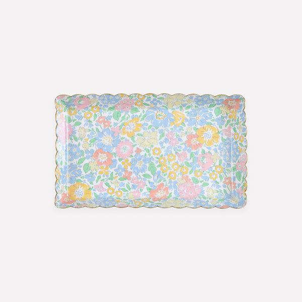 Our Liberty accessory tray is made from metal with a clear enamel finish and a pretty Liberty print design, perfect to keep your jewellery in. Image1