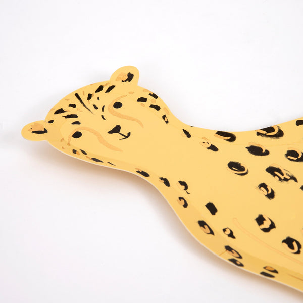 Our cheetah plates feature shiny gold foil detail, perfect for a stylish safari party. Image2